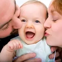 Baby having a healthy attachment style with its parents.